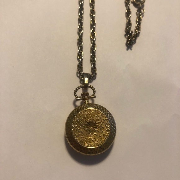 VTG Caravelle by Bulova Gold Tone Engraved Etched Watch Pendant Necklace 25” - Picture 3 of 5